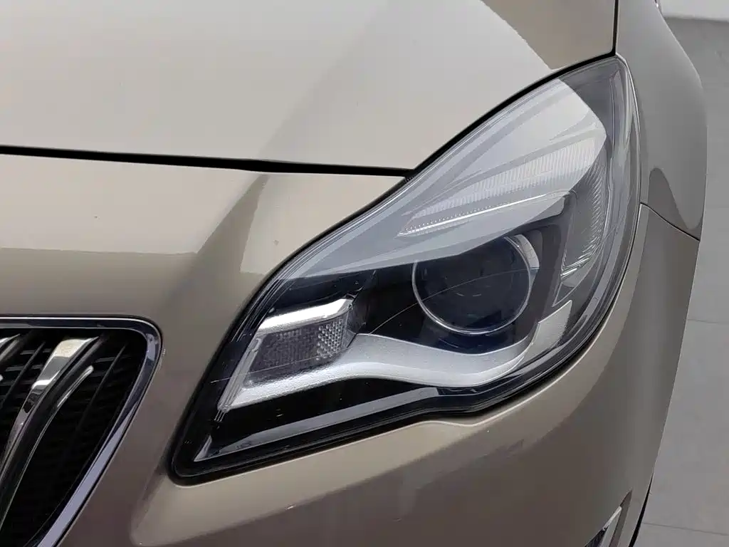 Photo 7 - Buick Regal