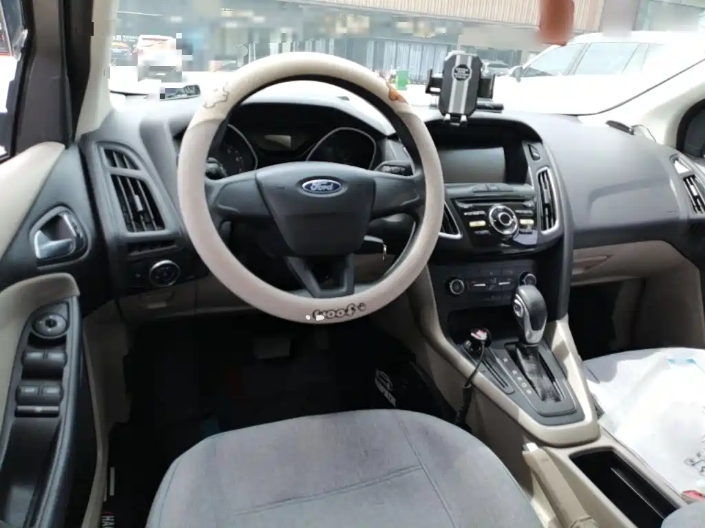 Фото 3 - Ford Focus