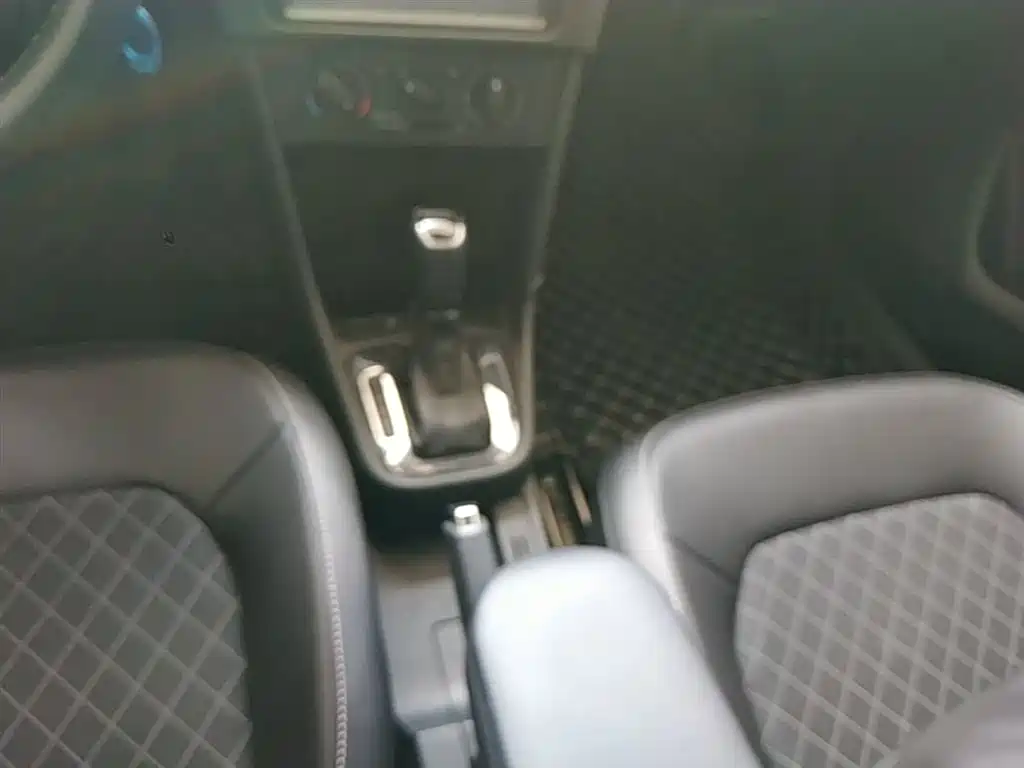Škoda Skoda Rapid Spaceback 2019 Facelift 1.5L Automatic Comfort Version China V фото 14
