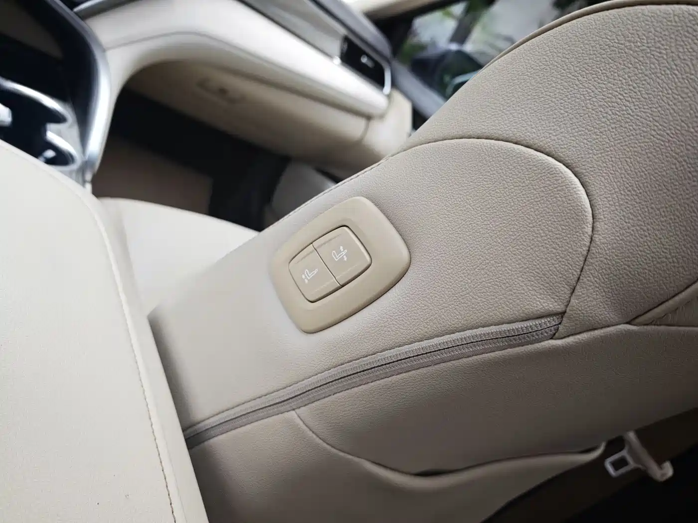 Toyota Camry 2019 Hybrid 2.5HG Luxury Edition China V фото 27