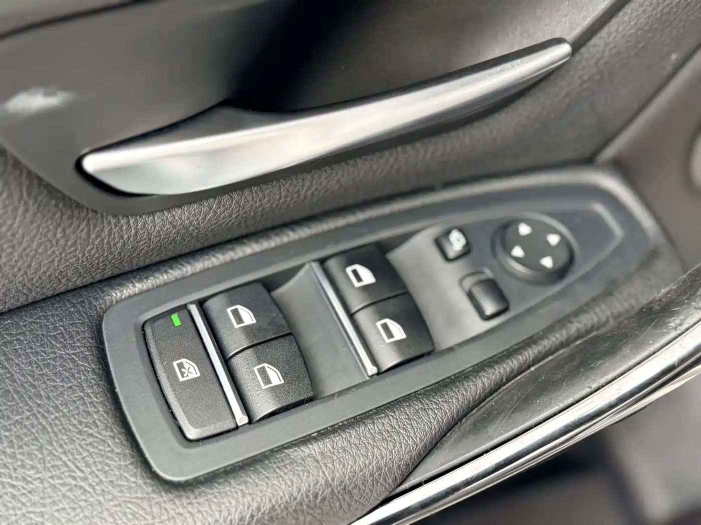BMW 3 Series 2018 318Li фото 17