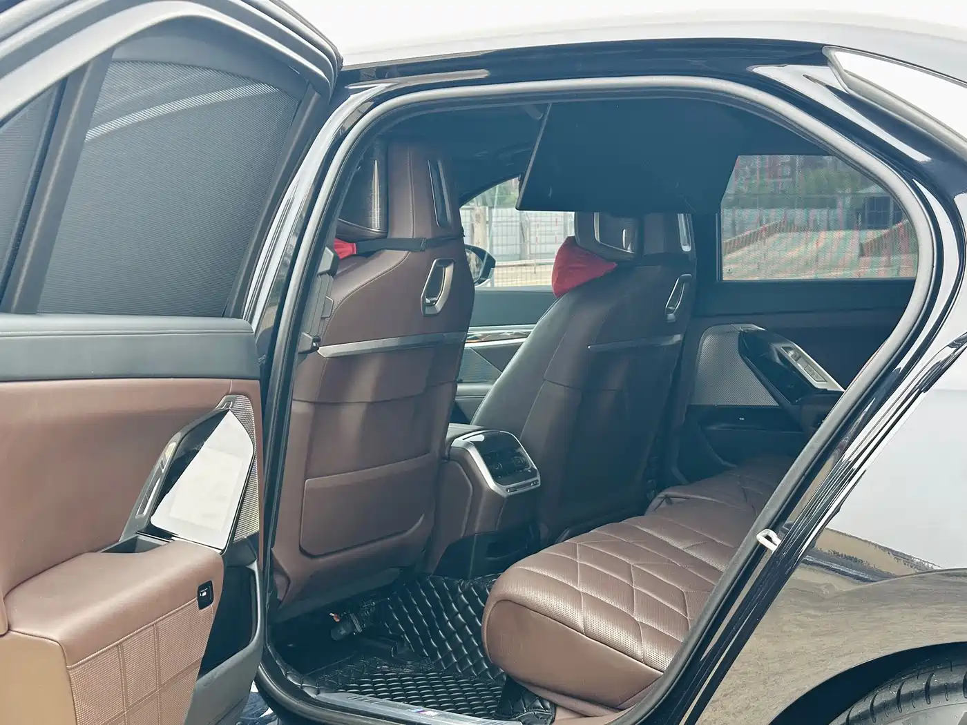 BMW 7 Series 2023 Facelift 740Li Exclusive M Sport Package фото 6