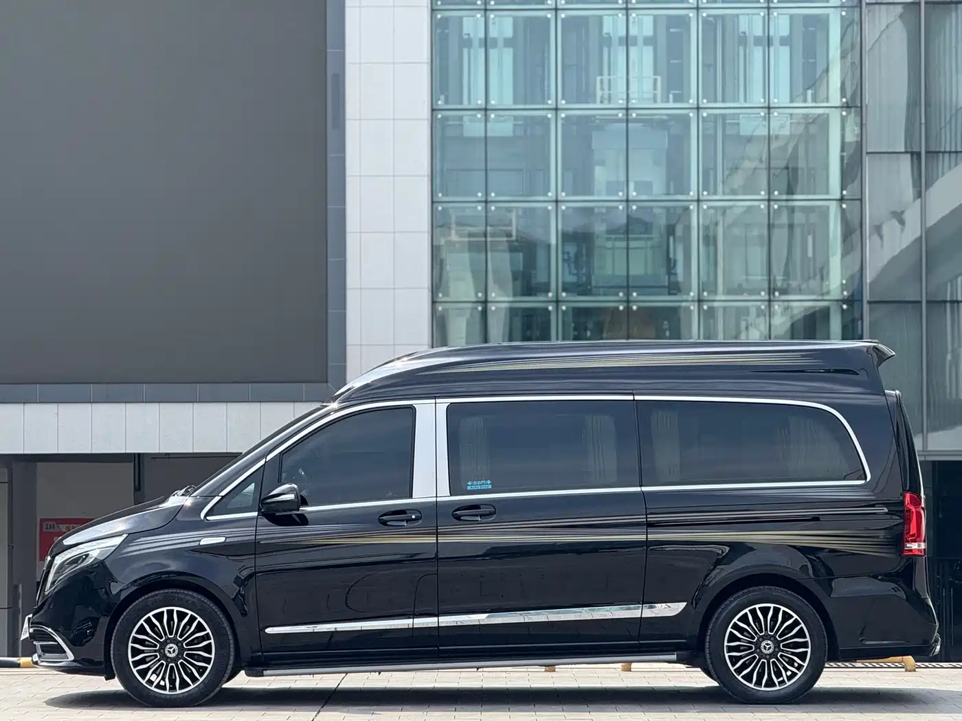 Mercedes-Benz V-Class 2022 V 260 L Long Wheelbase Luxury Edition фото 5