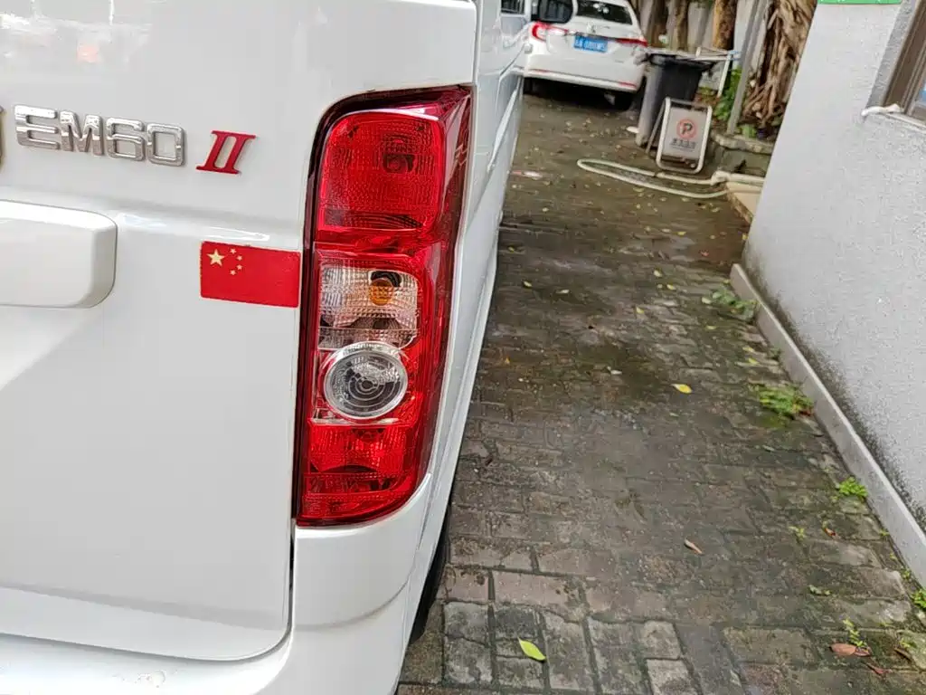Changan Kaicheng Changan Ruixing EM60 2025 2025 Passenger Version Comfort 6-Seater 300km with Lift-up Tailgate