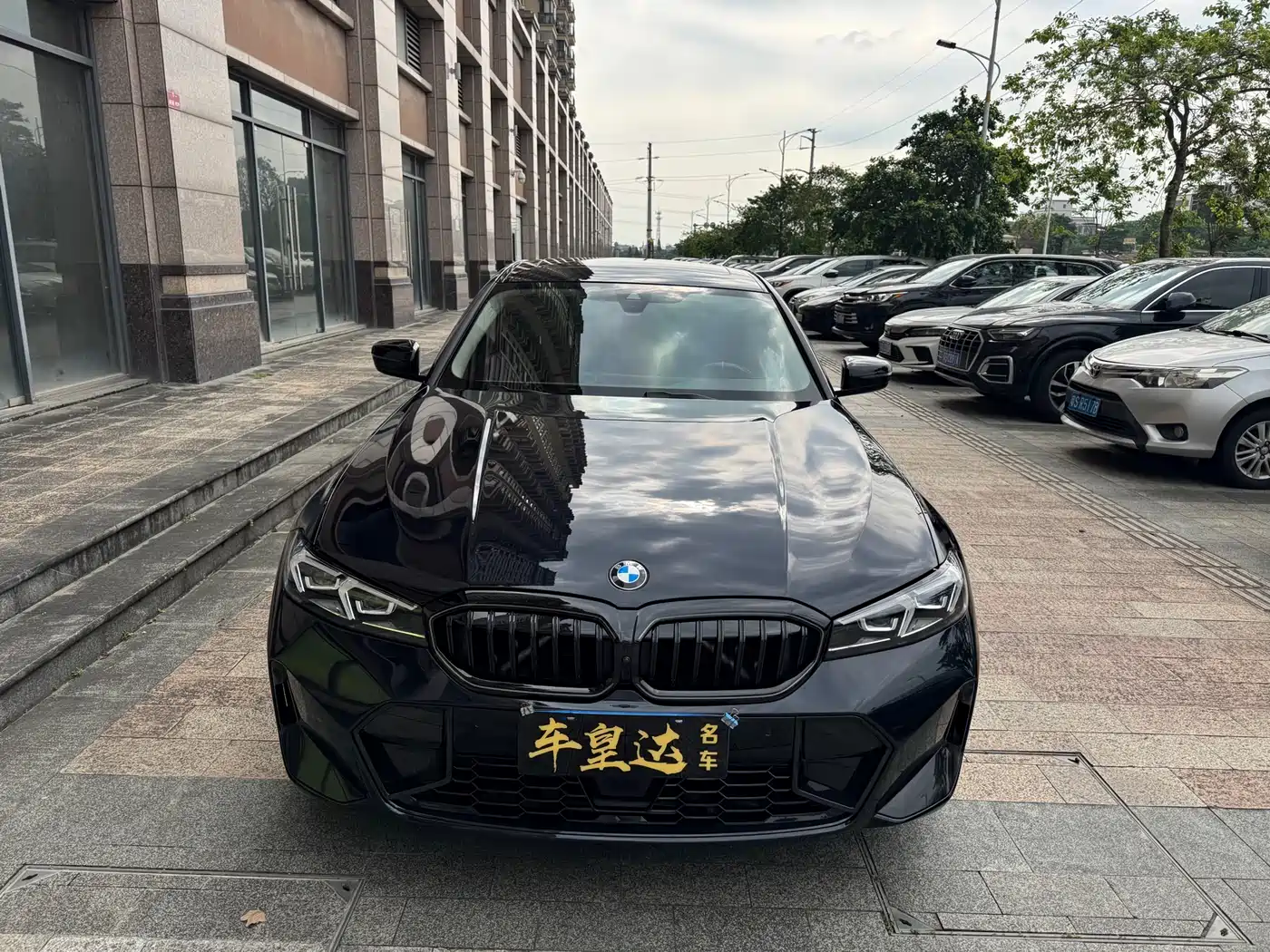 BMW 3 Series 2025 330Li M Sport Night Edition фото 2