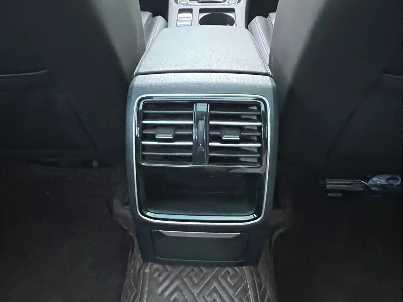 Volkswagen Magotan 2019 330TSI DSG Leading China VI фото 18