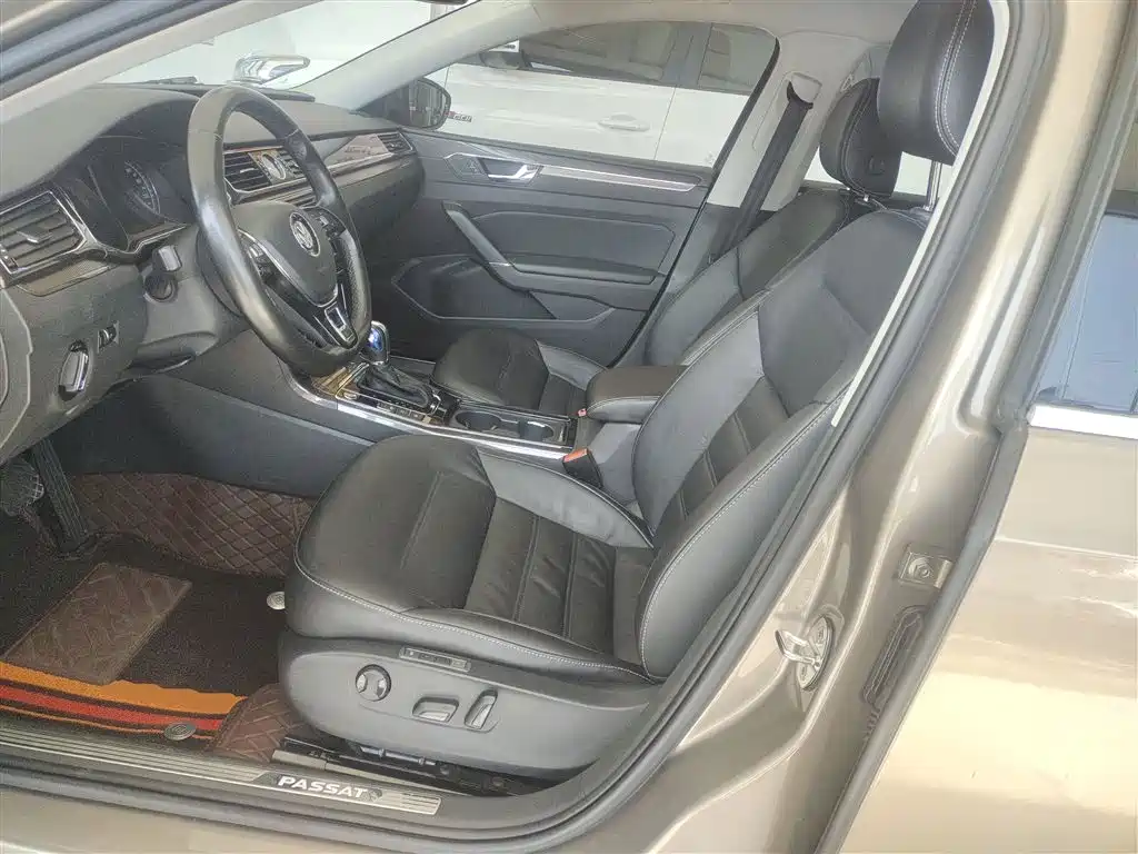 Volkswagen Passat 2017 330TSI DSG Luxury фото 15