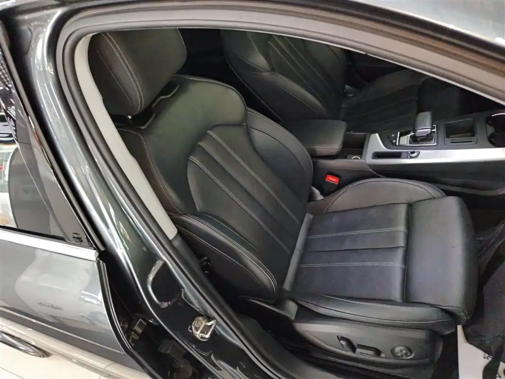 Audi A4L 2020 40 TFSI Luxury Dynamic фото 25