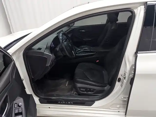 Toyota Avalon 2019 Hybrid 2.5L XLE Premium Edition China V фото 11