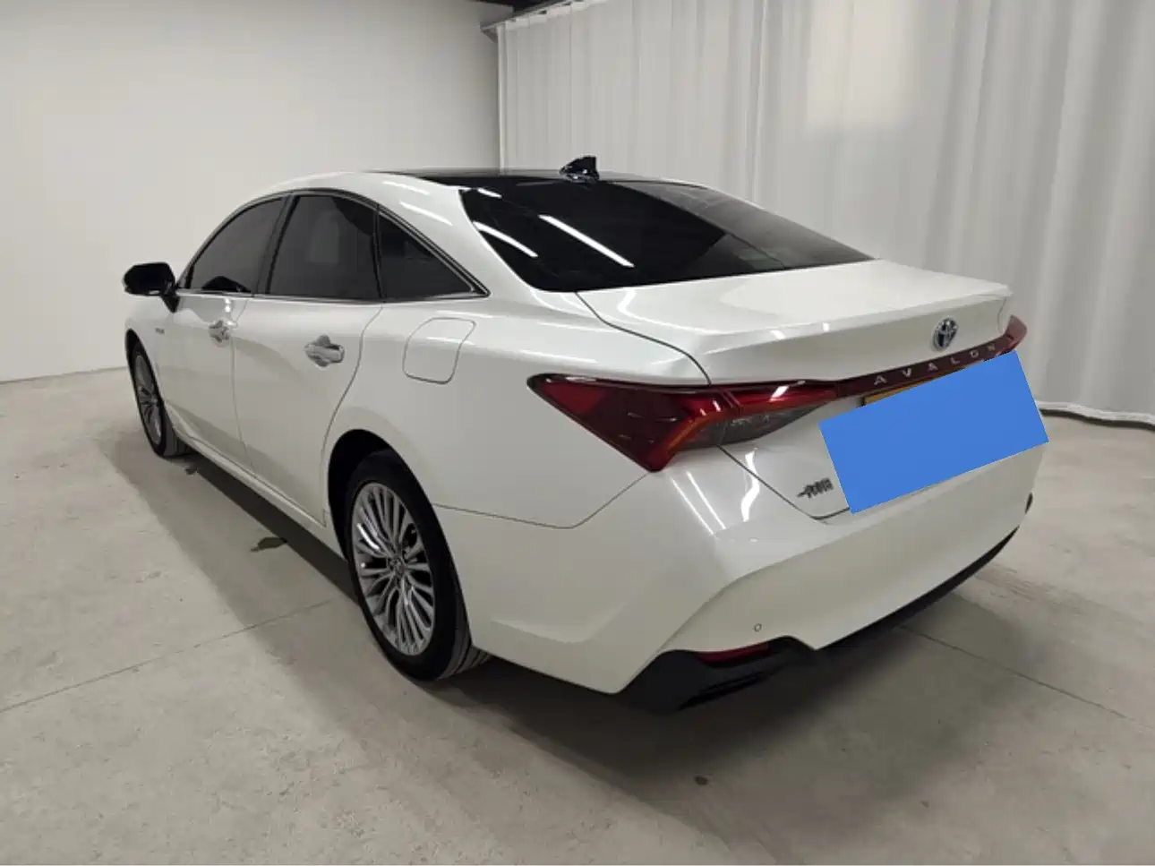 Toyota Avalon 2019 Hybrid 2.5L XLE Premium Edition China V фото 3