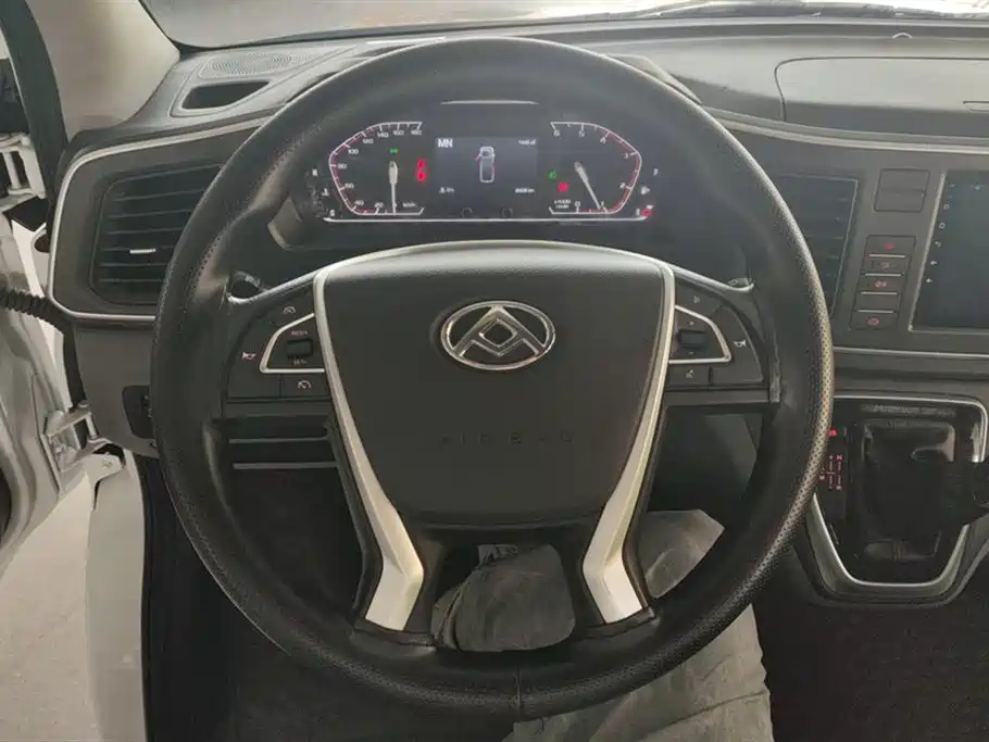 SAIC Maxus Xintu V80 2025 PRO Aoyun 2.0T AMT Short Wheelbase Medium Roof 5/6-Seater фото 15