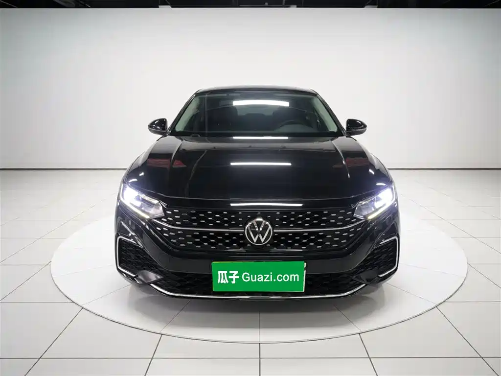 Volkswagen Passat 2023 330TSI Starlight Elite Edition фото 3