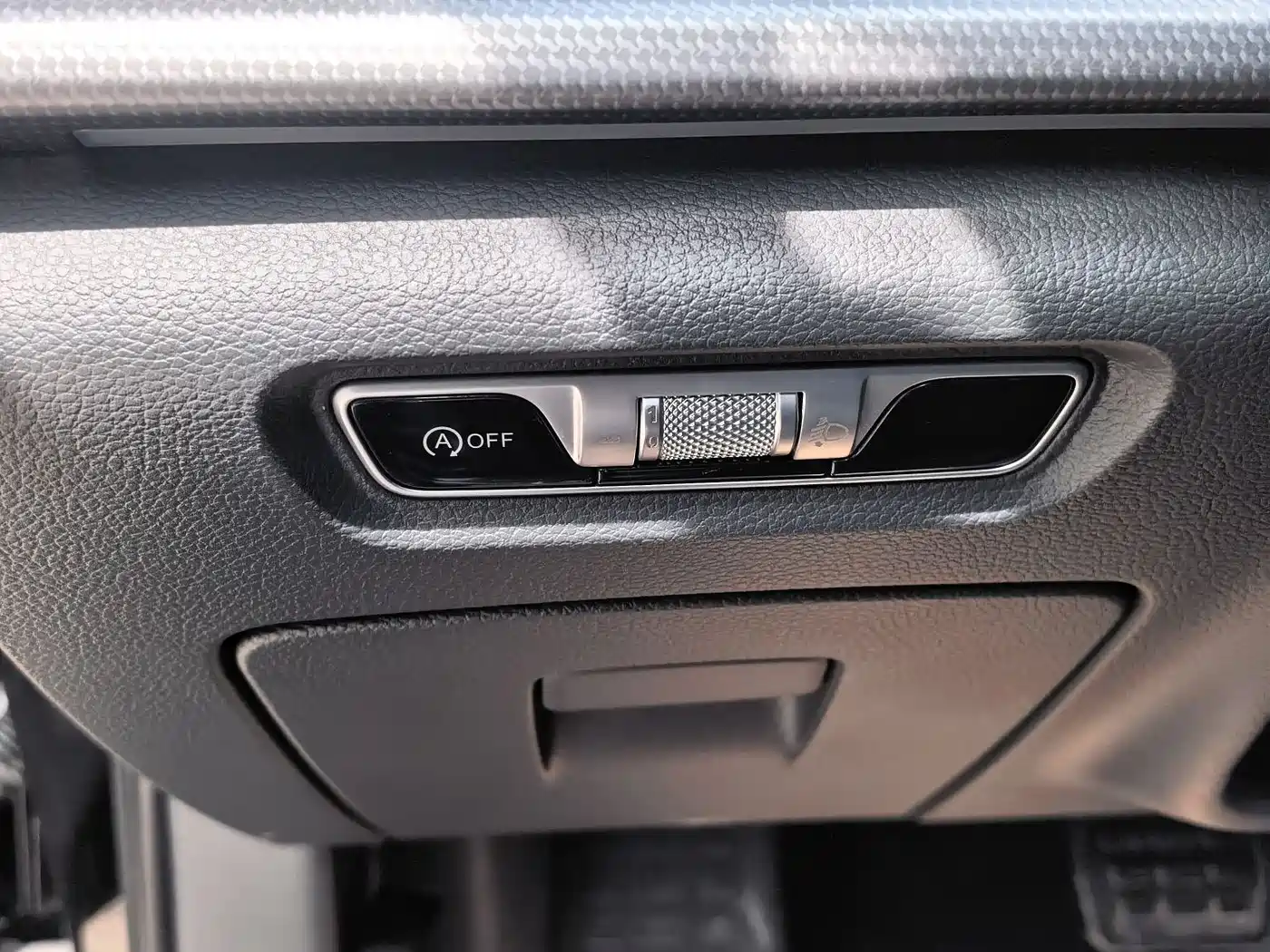 Hongqi H5 2024 1.5T DCT Smart Connect Flag Rhythm Edition фото 8