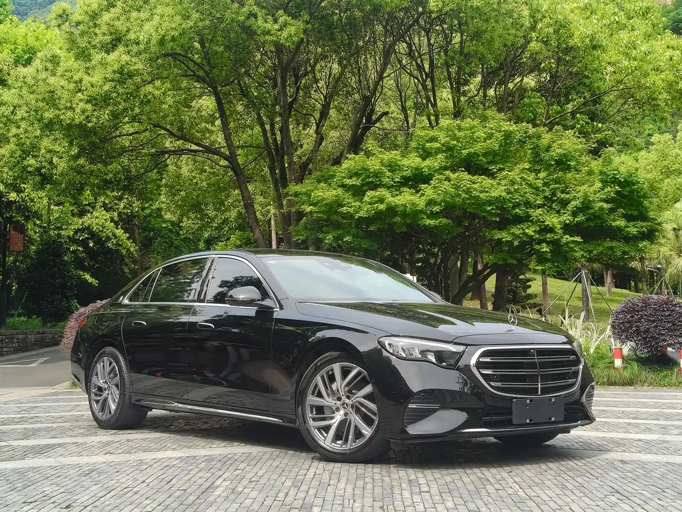 Mercedes-Benz E-Class 2025 E 300 L Fashion фото 2