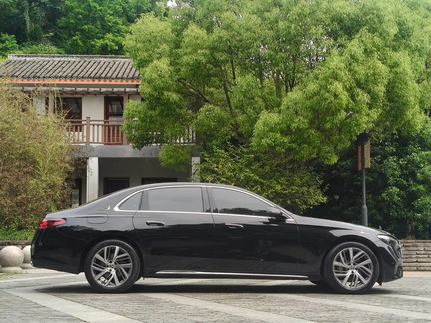 Mercedes-Benz E-Class 2025 E 300 L Fashion фото 5