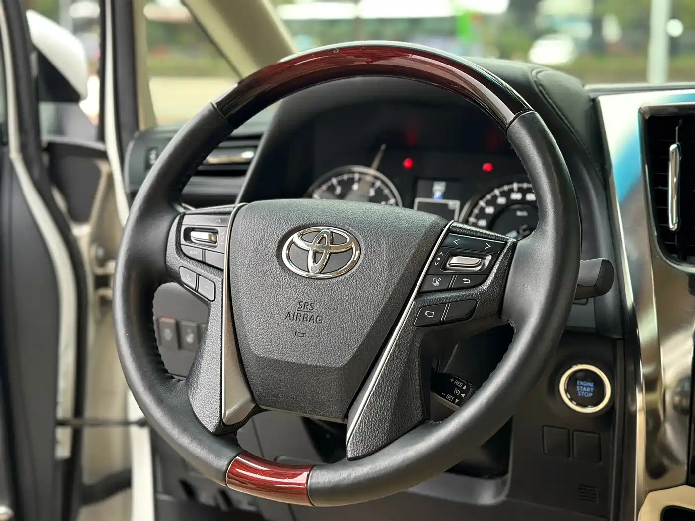 Toyota Alphard 2015 3.5L Luxury Edition фото 9