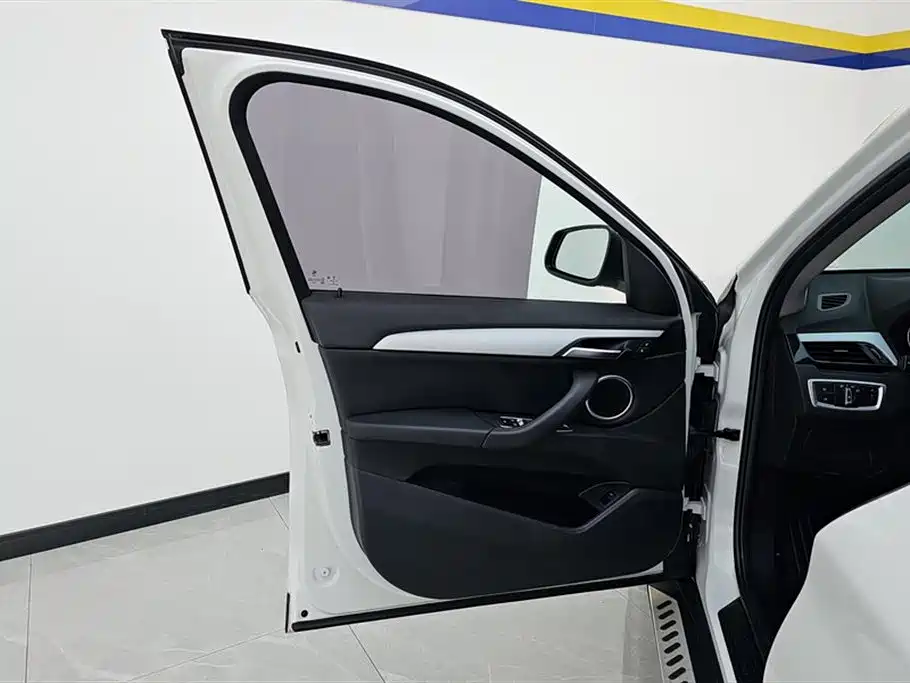 BMW X1 2019 sDrive20Li Leading Model фото 7