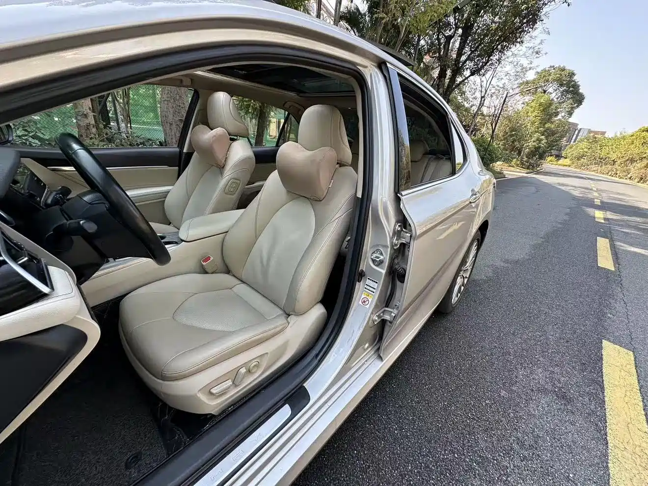 Toyota Camry 2018 Hybrid 2.5HG Luxury Edition фото 7