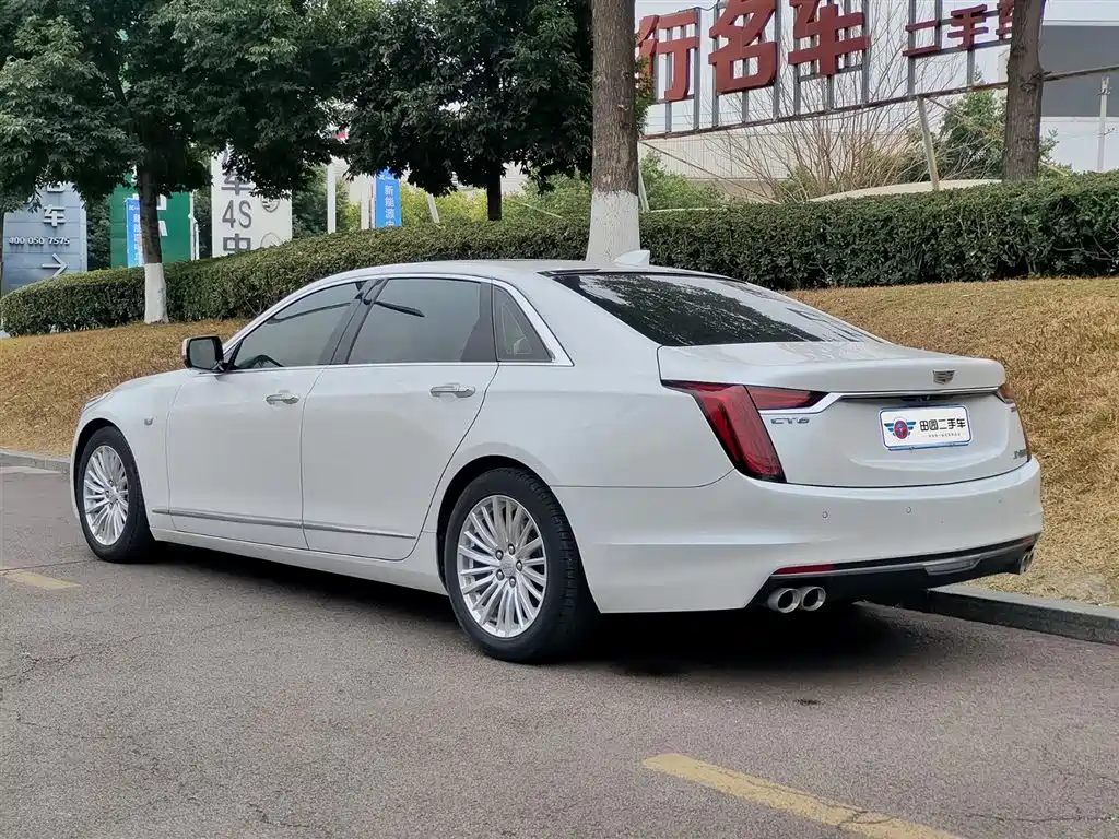 CADILLAC CT6
