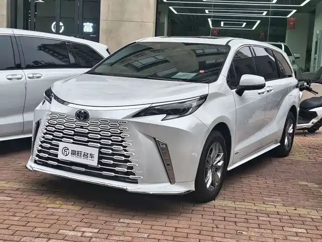 Toyota Sienna 2.5L, гибрид, Комфорт