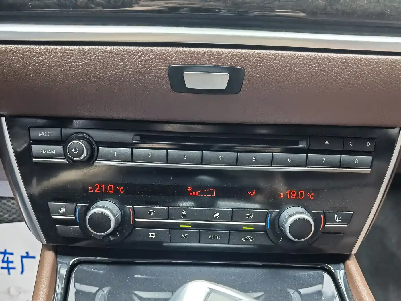 BMW 5 Series GT 2015 528i Leading фото 12