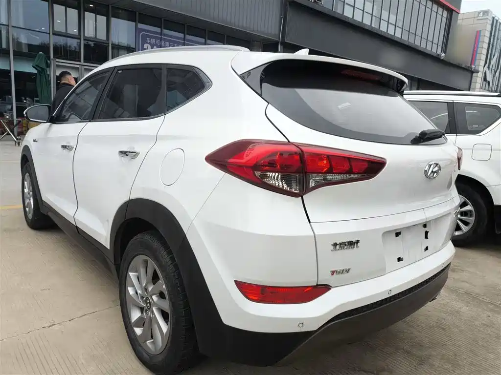 Hyundai Tucson 2015 1.6T Dual Clutch 2WD Smart фото 23