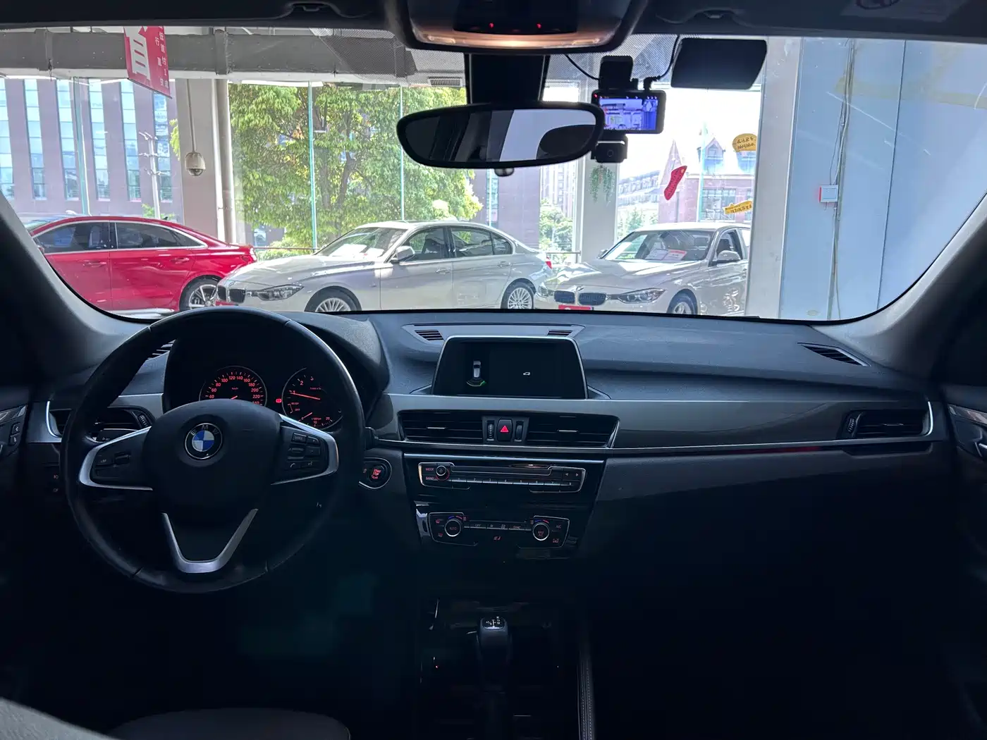BMW X1 2018 sDrive18Li Premium Model фото 20
