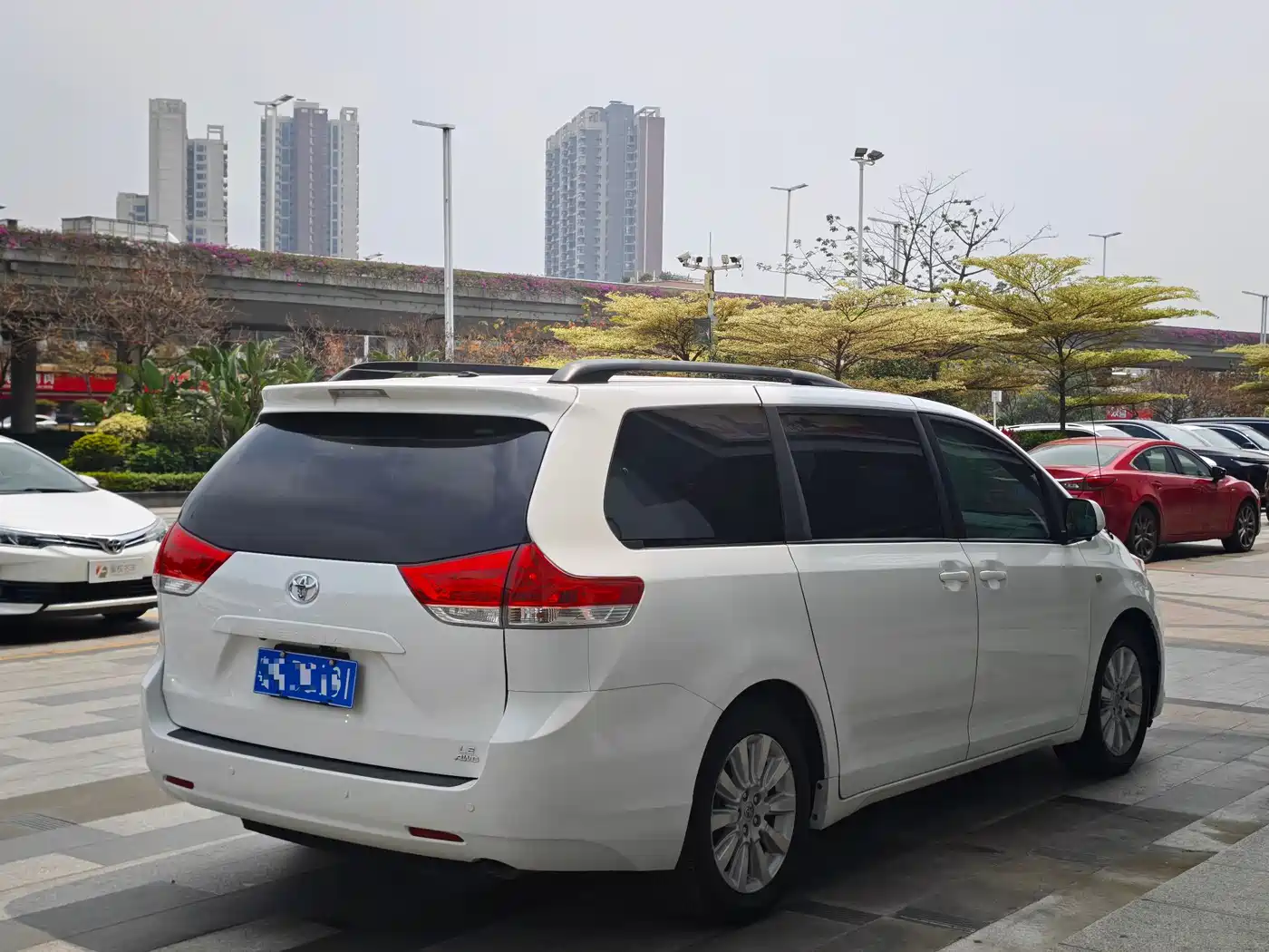 Toyota Sienna 2013 3.5L 4WD Automatic фото 7