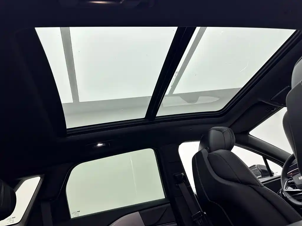 Cadillac XT5 2025 2.0T Luxury фото 22