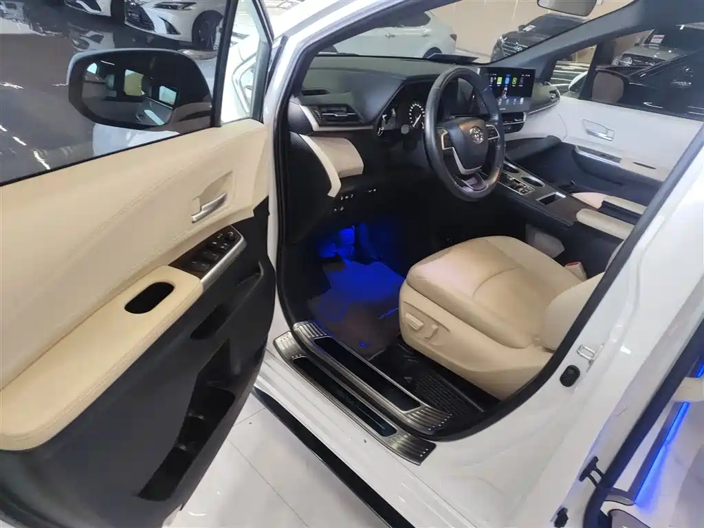 Toyota Sienna 2023 2.5L Hybrid Luxury Edition фото 16