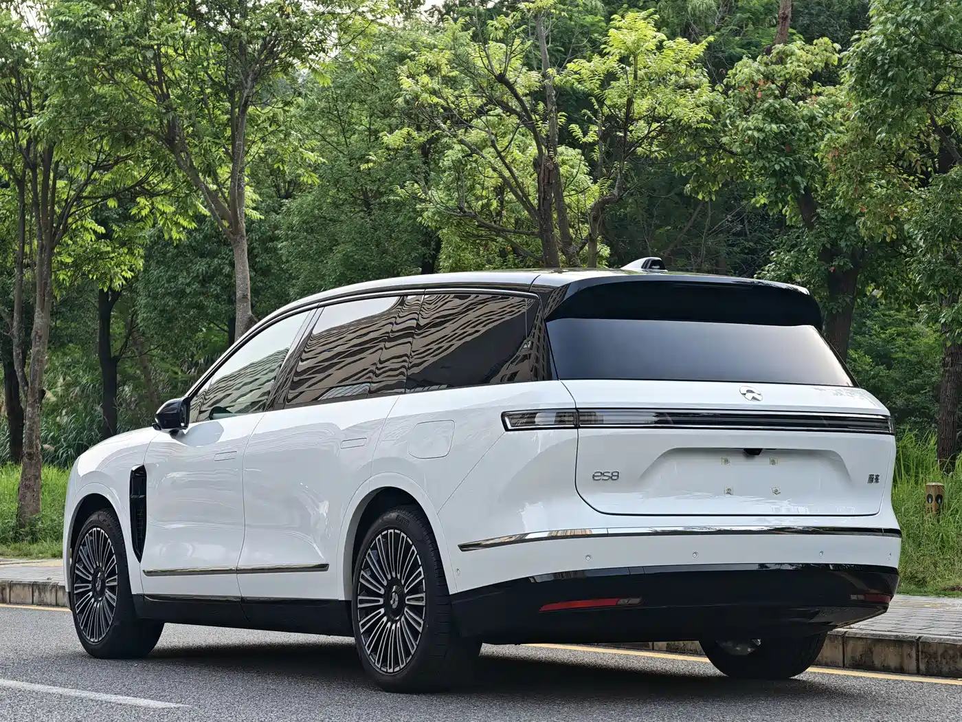 NIO ES8 2025 Model 6-Seat Executive Luxury Edition фото 4