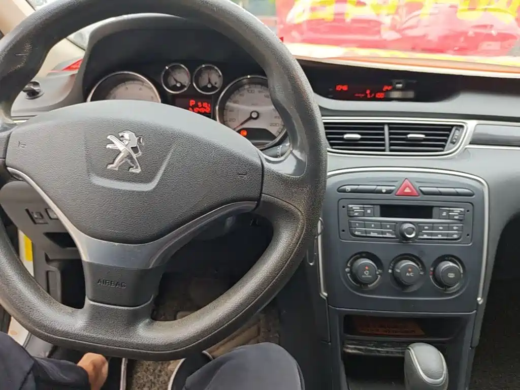 Peugeot 308 2015 2014 Model Joy Edition Classic 1.6L Automatic Superior Style