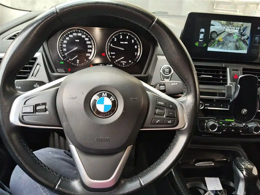 BMW 1 Series 2018 118i Sport Edition фото 8
