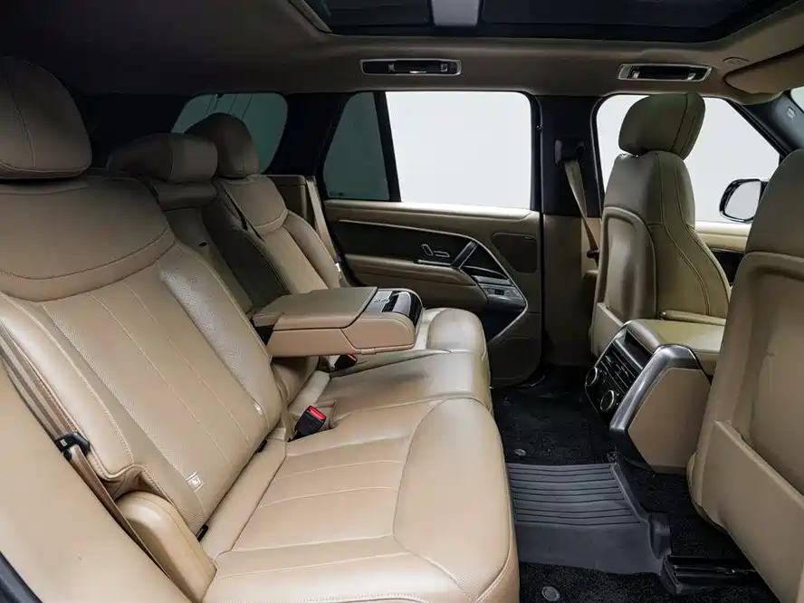 Land Rover Range Rover 2024 3.0 L6 360PS Golden Age Edition фото 13