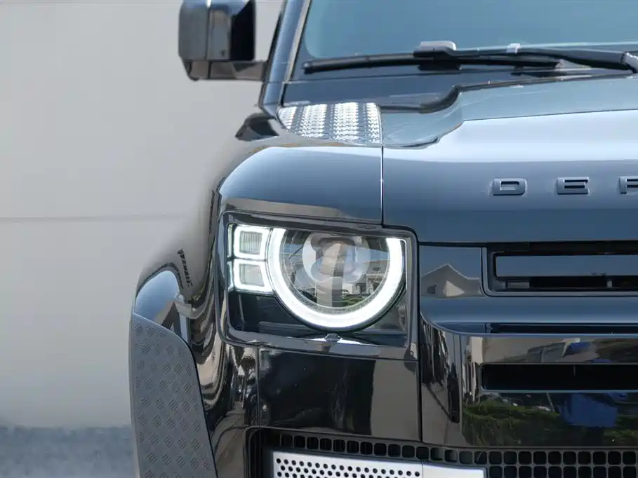Photo 10 - Land Rover Defender