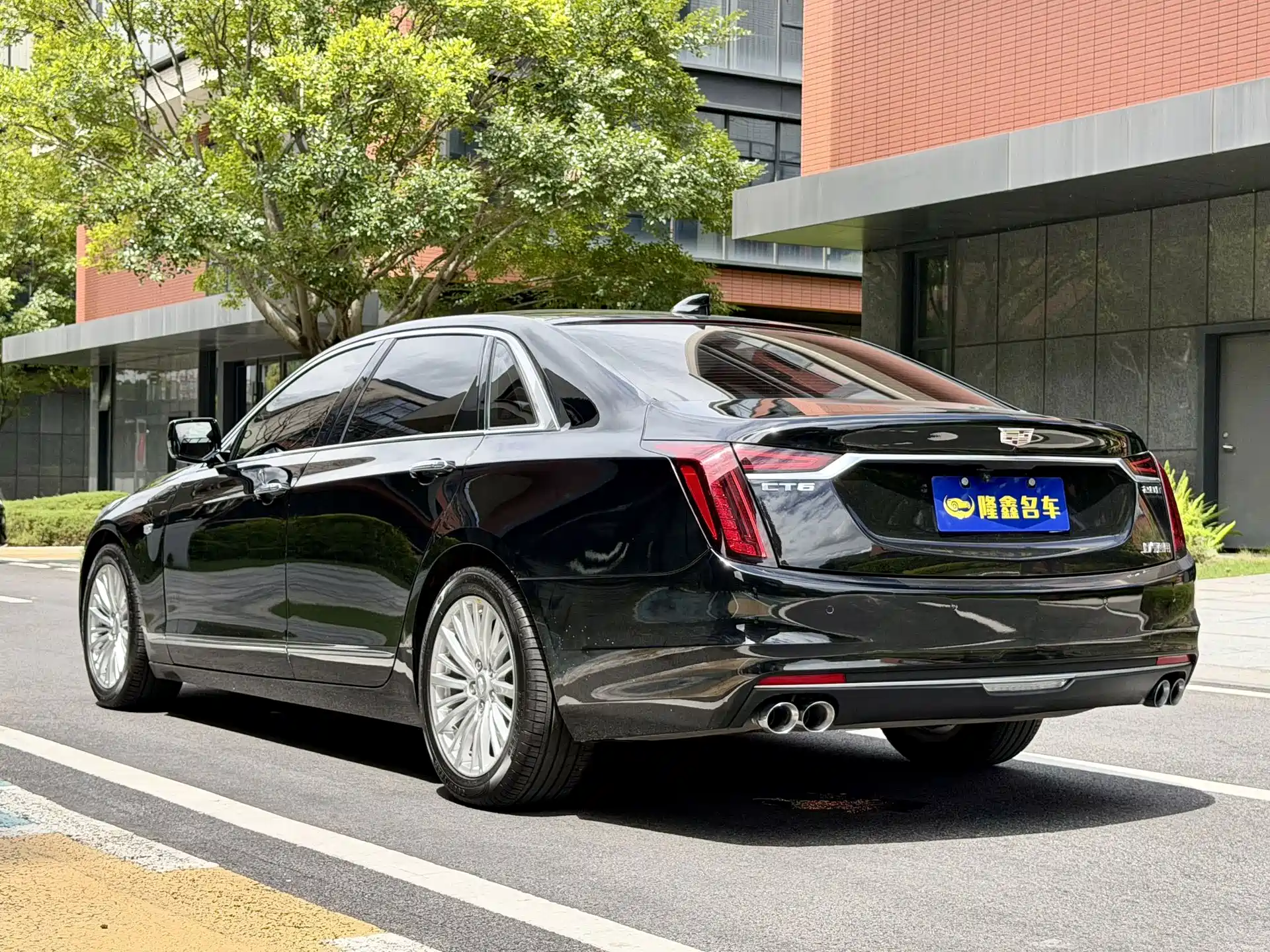 Фото 22 - Cadillac CT6