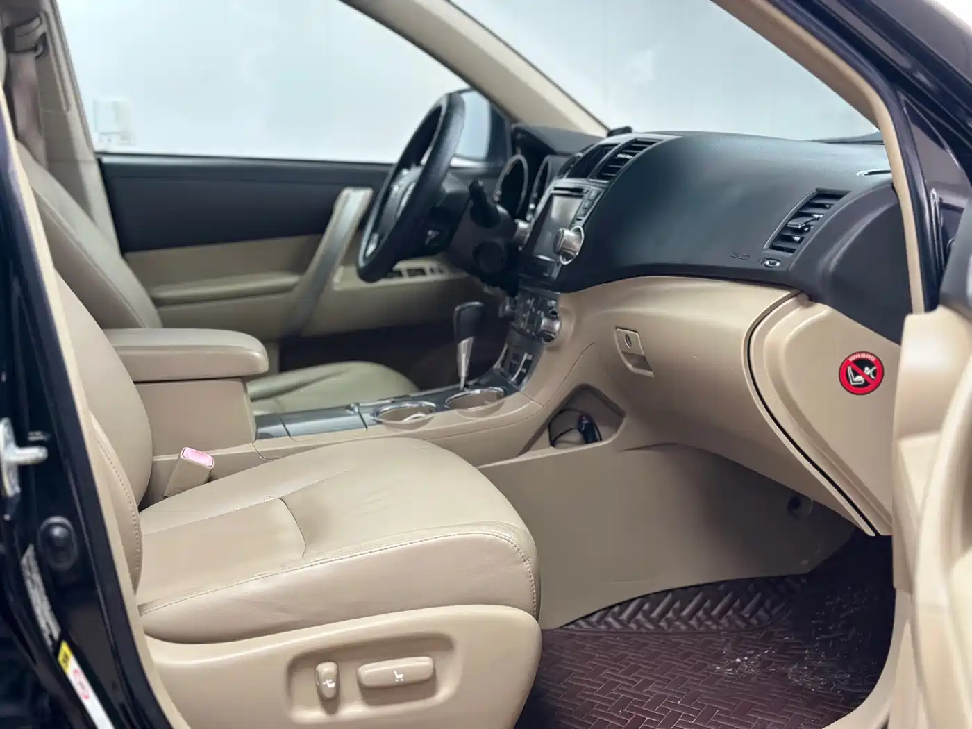 Toyota Highlander 2012 2.7L 2WD 7-Seater Luxury Edition фото 4