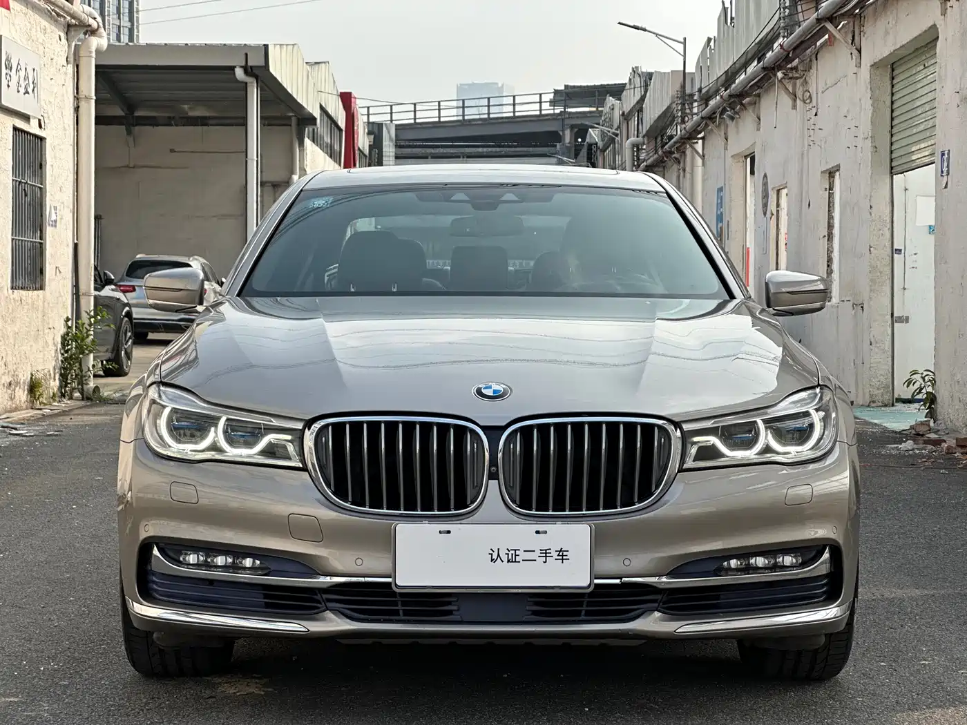 BMW 7 Series 2017 740Li xDrive Luxury Edition фото 2