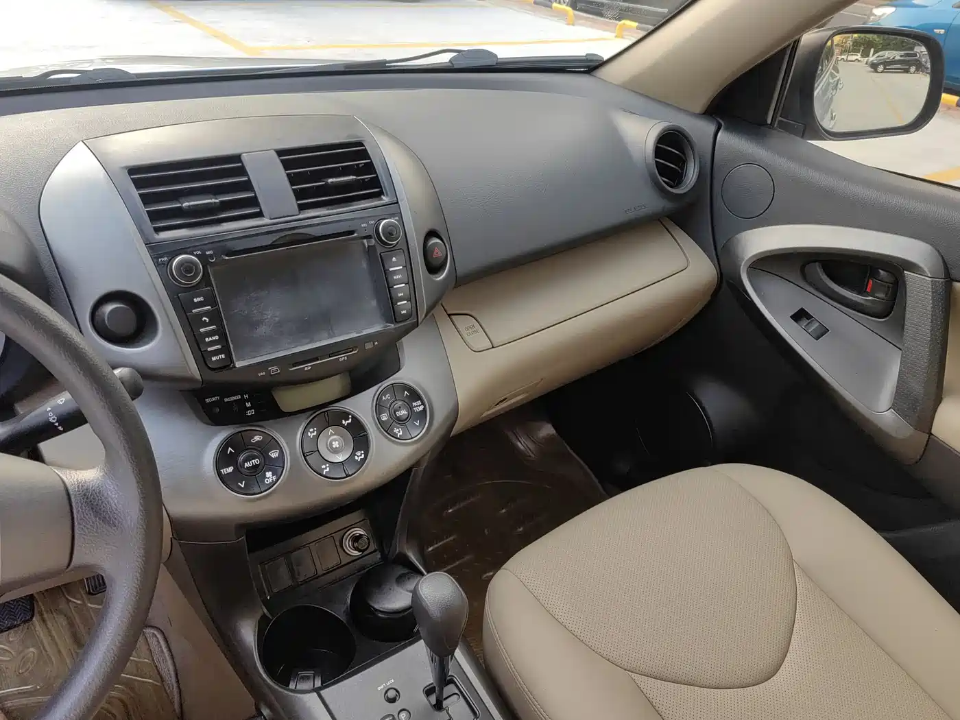 Toyota RAV4 Rongfang 2011 2.0L Automatic Classic Edition фото 7