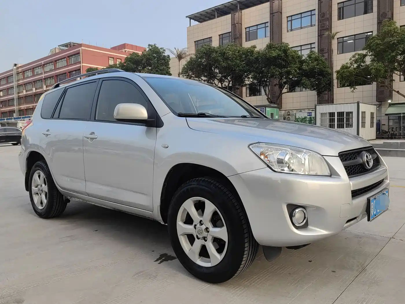 Toyota RAV4 Rongfang 2011 2.0L Automatic Classic Edition фото 4