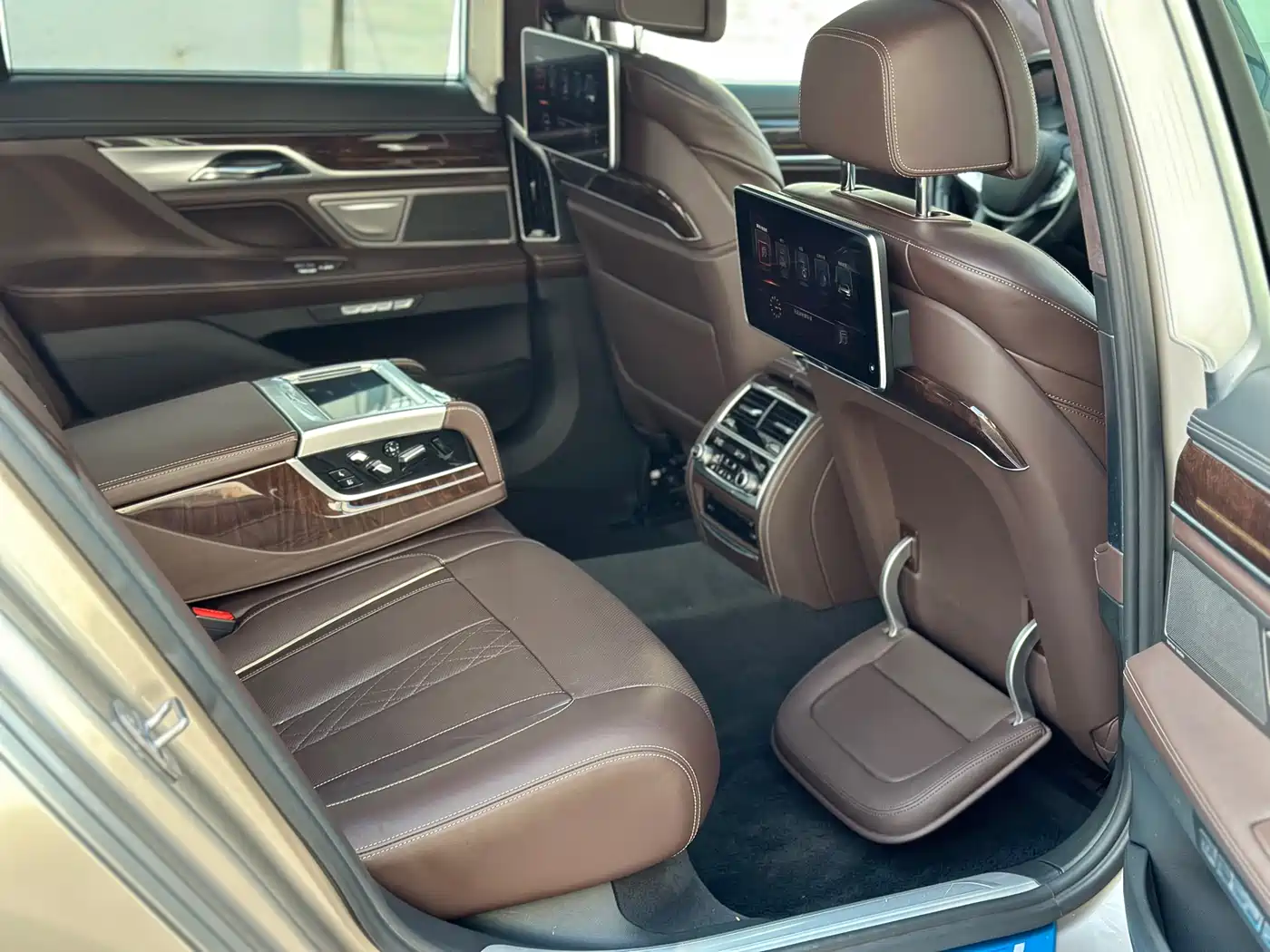 BMW 7 Series 2017 740Li xDrive Luxury Edition фото 17