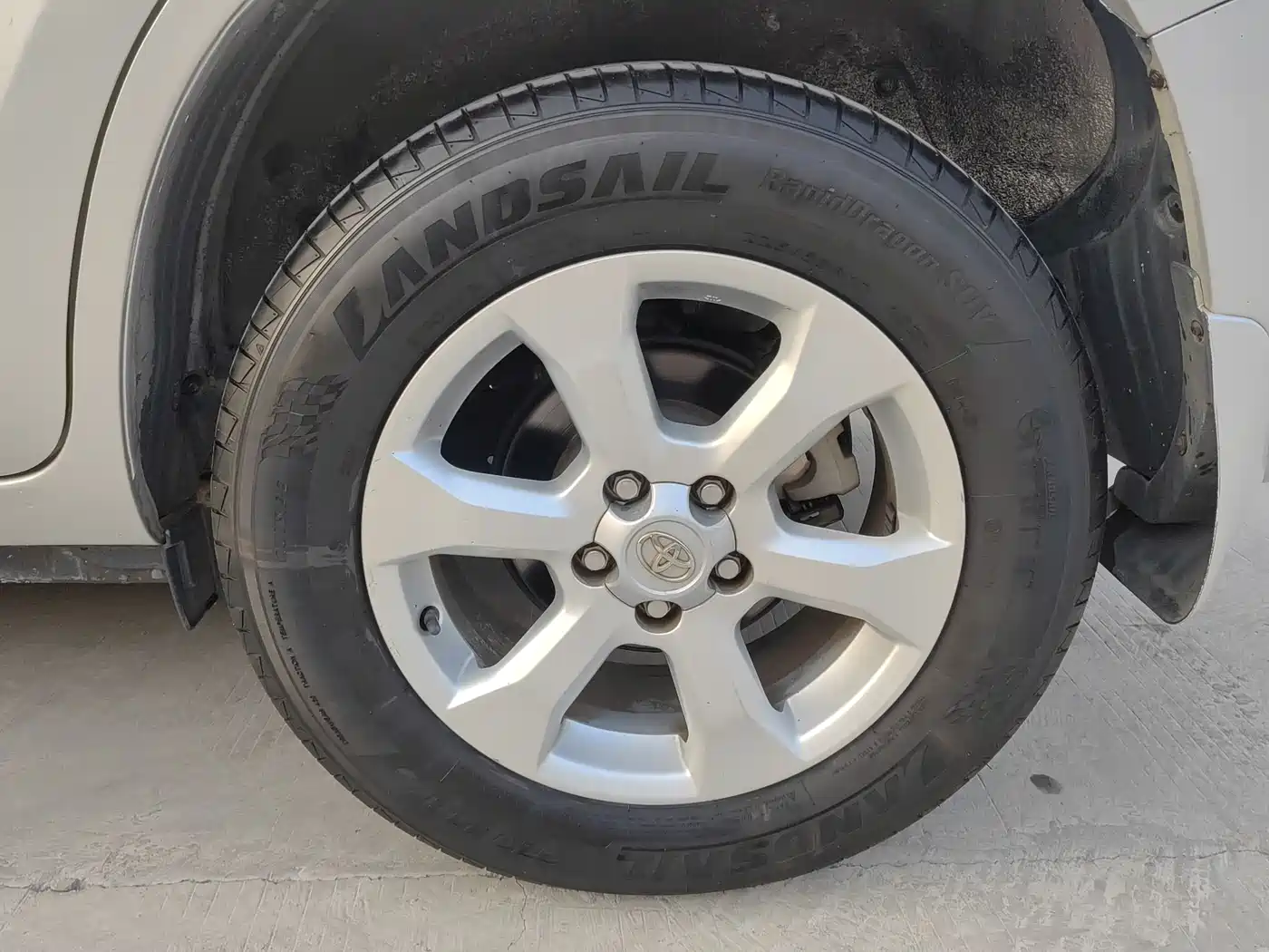 Toyota RAV4 Rongfang 2011 2.0L Automatic Classic Edition фото 16