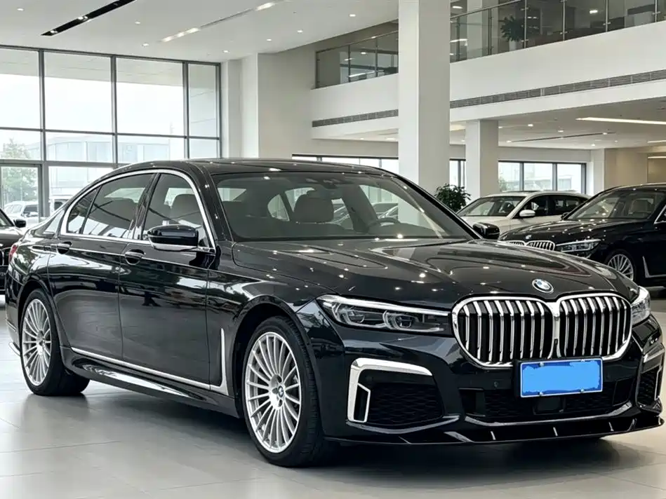BMW 7 Series 2017 740Li xDrive Luxury Edition фото 3