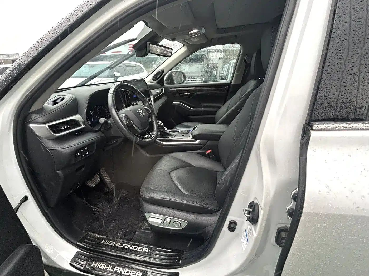 TOYOTA HIGHLANDER