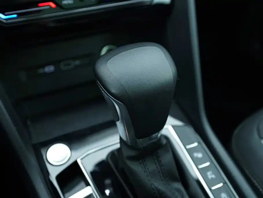 Volkswagen Tiguan L 2022 330TSI Auto 2WD R-Line Premium Edition фото 9