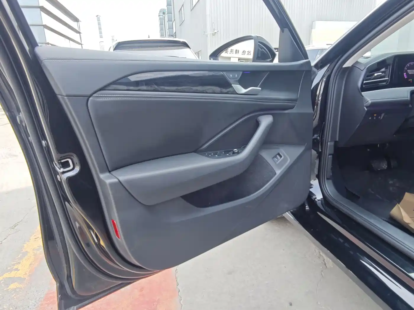 Volkswagen Magotan 2026 300TSI Premium Edition Eye-catcher фото 6