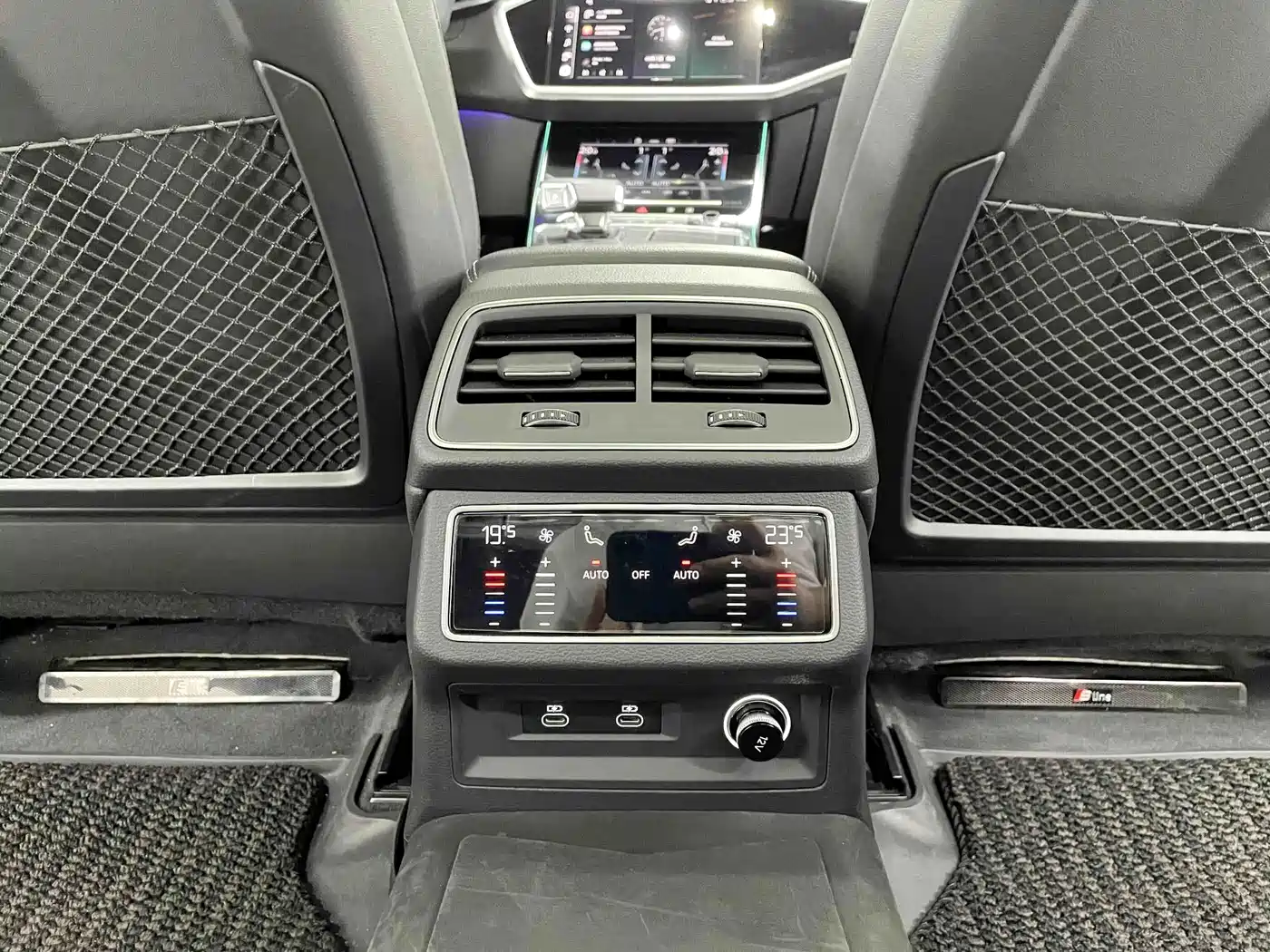 Фото 14 - Audi A6L