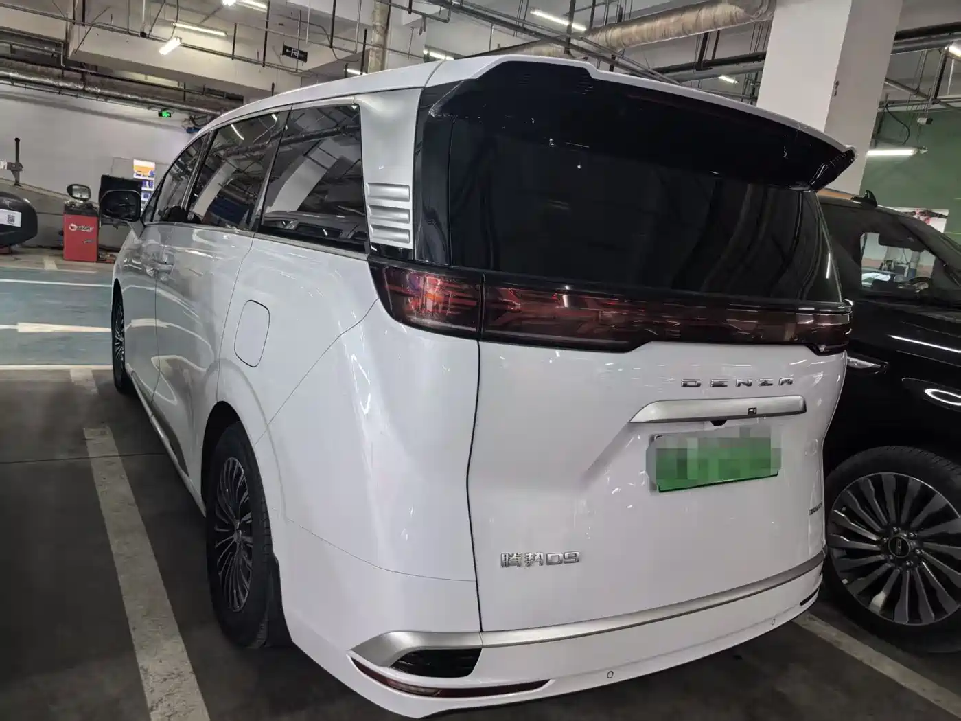 Denza D9 2022 DM-i 970 All-Wheel Drive Honor Edition фото 9