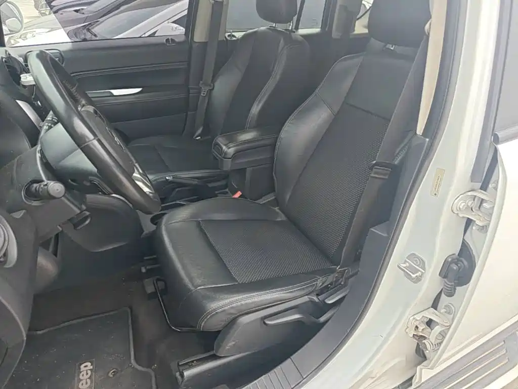 Фото 15 - Jeep Compass (Import)