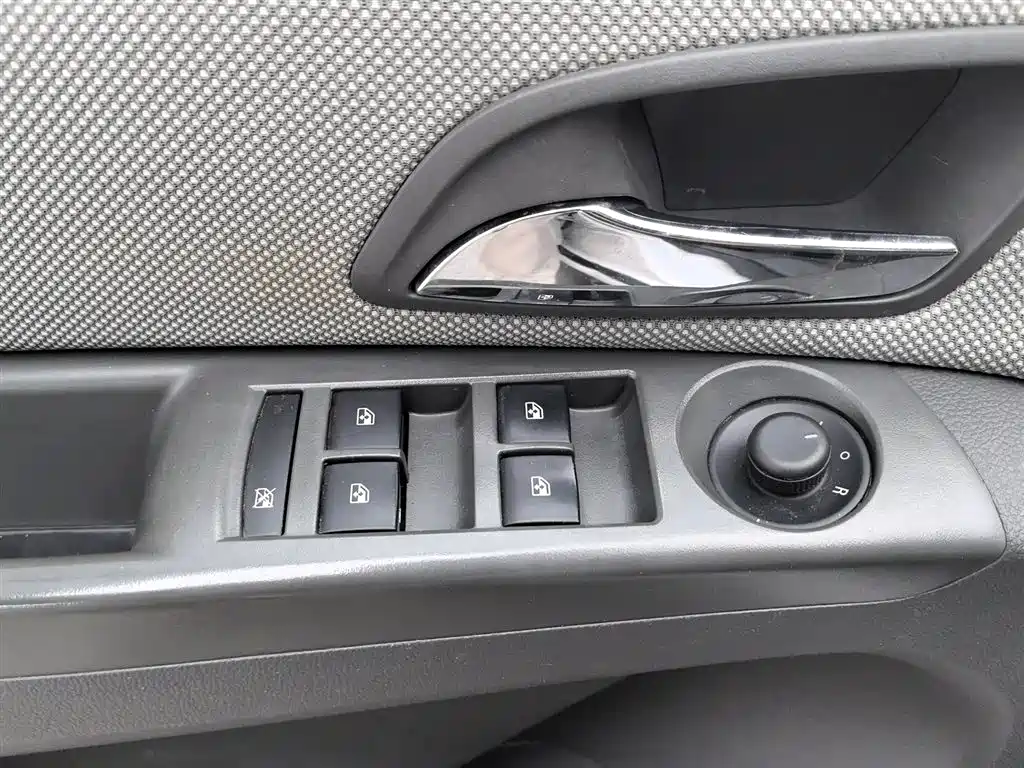 Chevrolet Cruze 2013 Model 1.8L SE AT фото 9